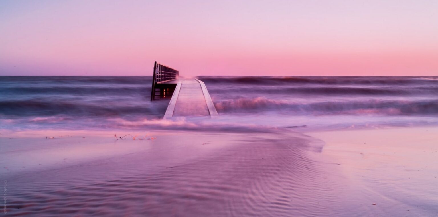 Hvidbjerg Strand er en populær strand beliggende i Danmark, nær Hvidbjerg