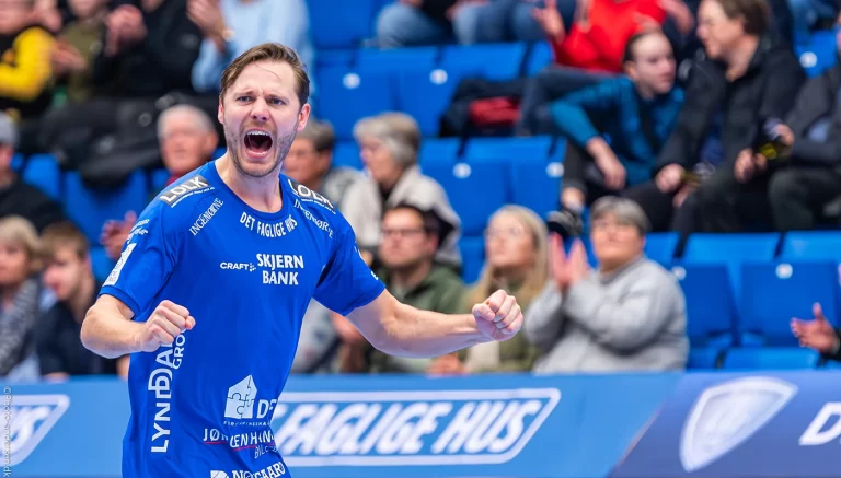 Mathias Jørgensen i stort jubel efter scoring.