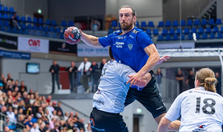 Marcus Mørck i endnu en flyvende aktion for Ribe-Esbjerg
