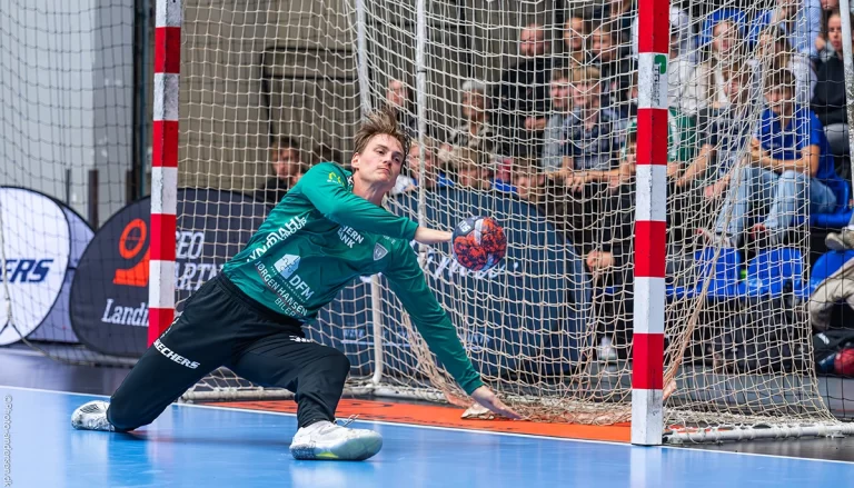 Stor redning fra Ribe-Esbjergs målmand Niklas Kraft