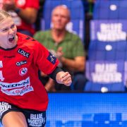 Michala Møller fra Team Esbjerg jubler efter scoring mod BV Borussia Dortmund – foto taget med Nikon 300mm f/2.8 VR1 af Photo Andersen