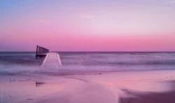 Hvidbjerg Strand er en populær strand beliggende i Danmark, nær Hvidbjerg