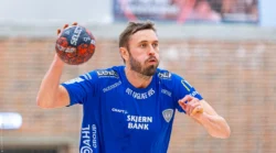 Jonas Larholm i pustende aktion for Ribe-Esbjerg i Ribe Fritidscenter Jonas Larholm i pustende aktion for Ribe-Esbjerg i Ribe Fritidscenter