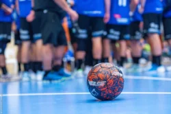 Bolden ligger klar til resterende del af kampen, efter Team Time Out ved Ribe Esbjerg HHs trup Bolden ligger klar til resterende del af kampen, efter Team Time Out ved Ribe Esbjerg HHs trup