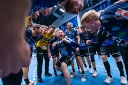 Kæmpe jubelbrøl og sejrdans fra Ribe-Esbjerg herrerne Kæmpe jubelbrøl og sejrdans fra Ribe-Esbjerg herrerne