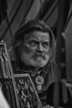 Viking i hans telt - Photo-andersen.dk