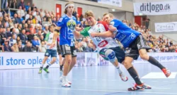 Rasmus Nielsen fra REH holder Morten Bjørnshauge fra SønderjyskE Rasmus Nielsen fra REH holder Morten Bjørnshauge fra SønderjyskE