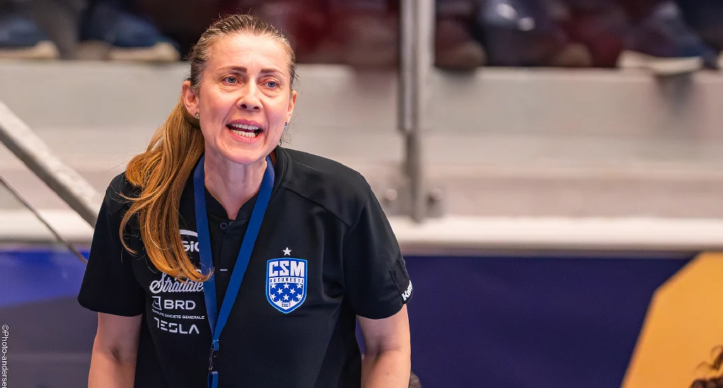 Træner for CSM Bucuresti og tidligere verdens bedste back Bojana Popovic fra Blue Water Dokken