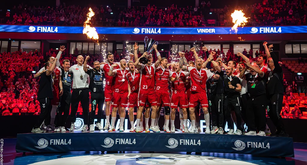 Juble scene fra Aalborgs Final4 triumf i Jyske bank Boxen efter de bankede TMS Ringsted i en sindsyg kamp, hvor Buster Juul, og Rene Antonsen havde deres sidste pokal kamp i den røde trøje