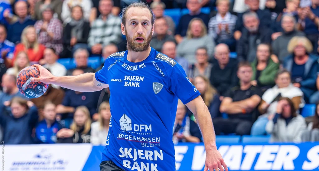 En koncentreret Marcus Mørck i aktion for Ribe-Esbjerg