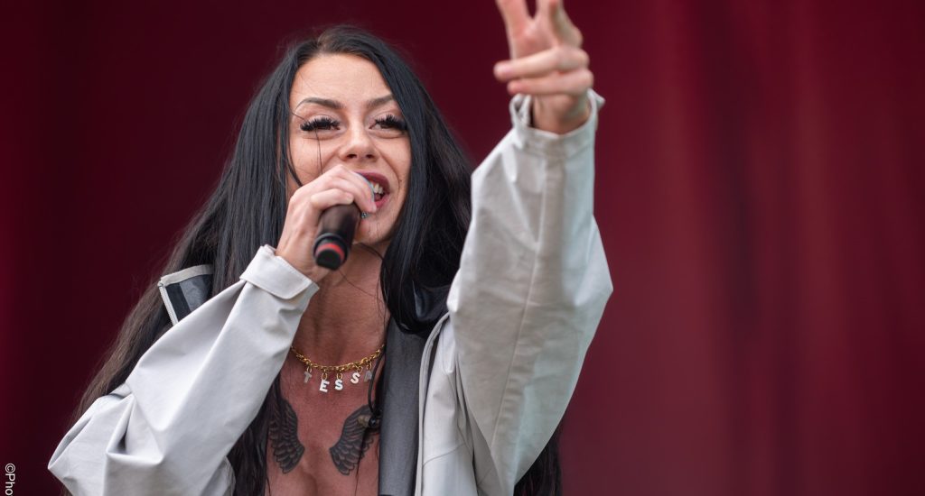 Den kvindelige rapper Tessa til hendes første gang på Grøn Koncert. her er hun fotograferet ved Skibhøjen ved Esbjerg.