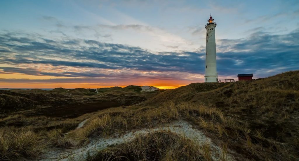Nørre Lyngvig Fyr er en berømt fyr beliggende nær Hvide Sande, som er en kystby i Vestjylland, Danmark.